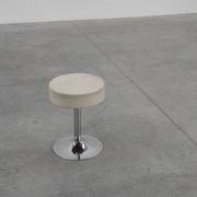 Tabouret vintage design Mid-century en chrome avec assise en cuir blanc, années 1970