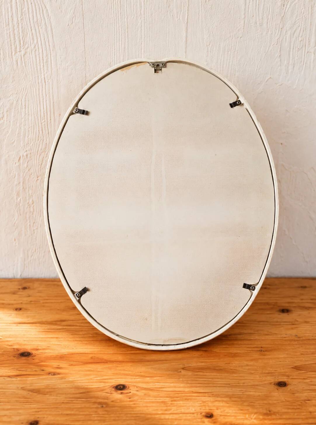 Grand miroir ovale vintage en métal émaillé blanc