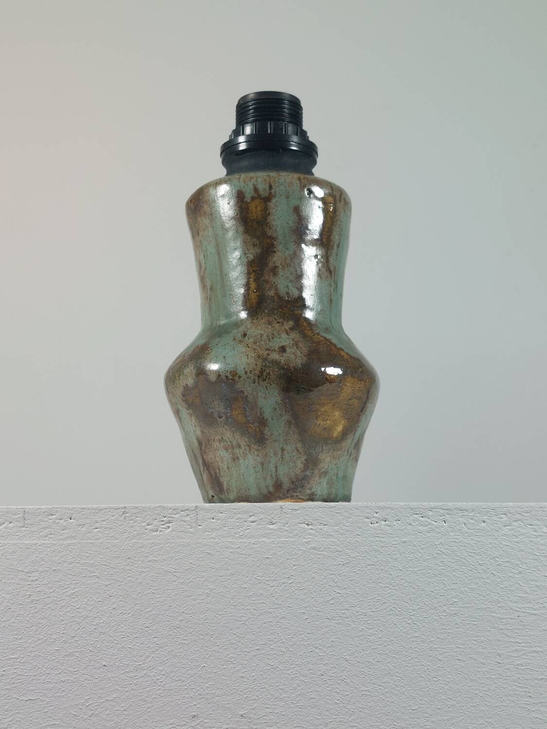 Lampe de table en céramique artisanale vintage du milieu du siècle
