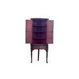 Armoire d’angle anglaise antique avec une façade incurvée