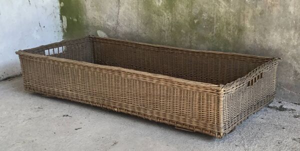 Grande caisse ou panier rectangulaire en osier - vintage 1960