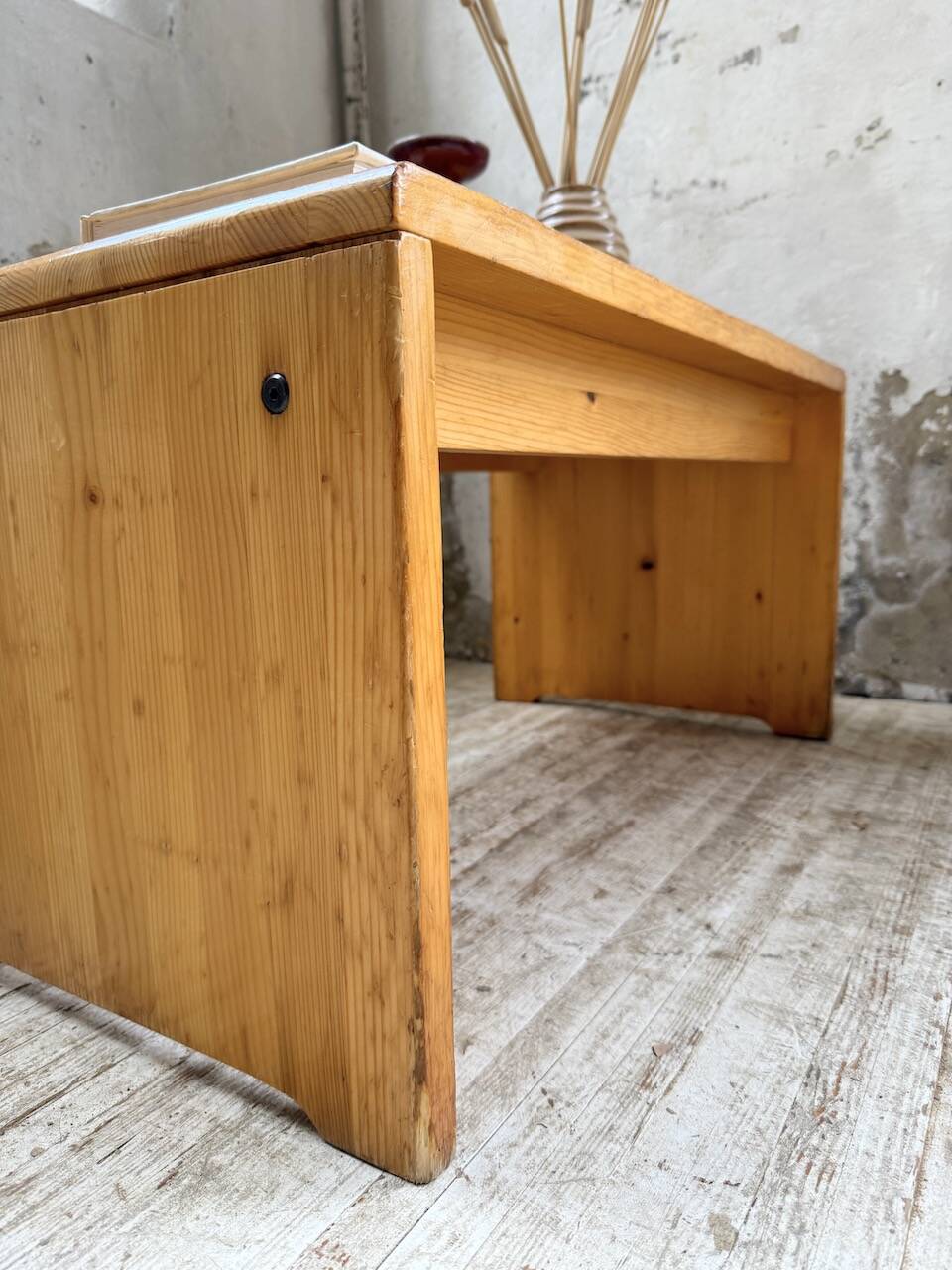 Coffee table in Perriand style, Les Arcs 1800.