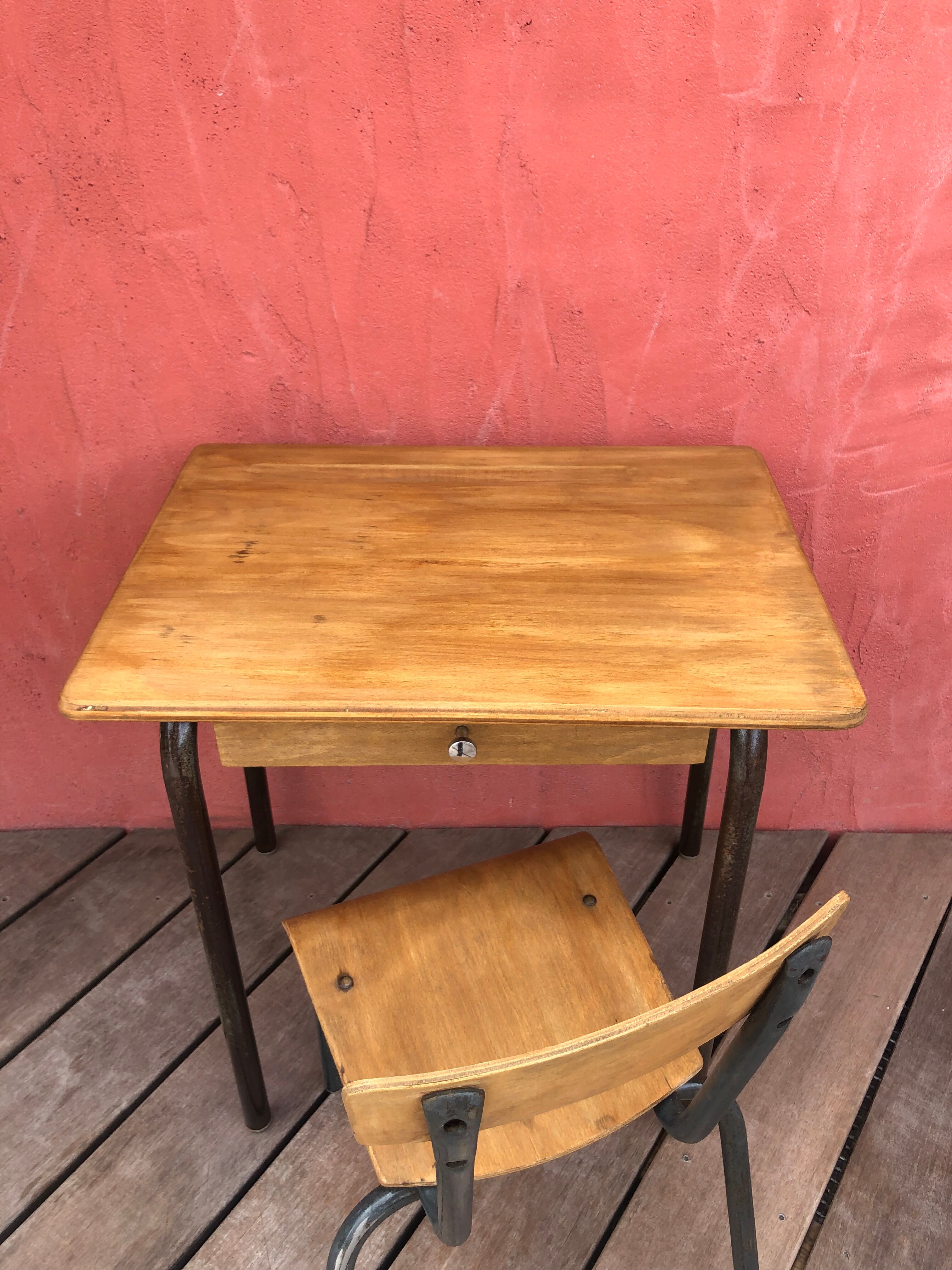 Vintage desk and chair for children between 3 and 5 years old