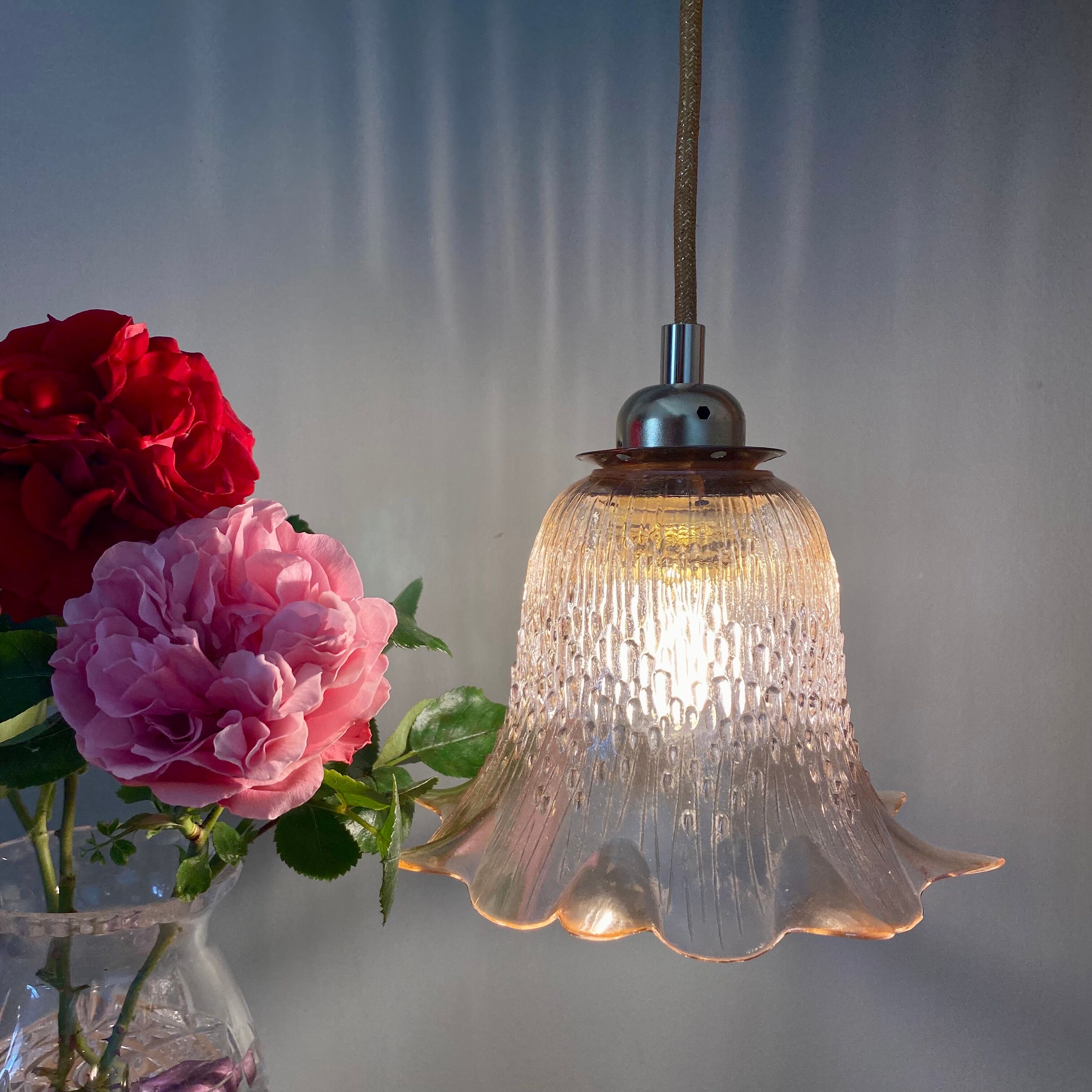 Vintage tulip ride in amber and pearlescent glass