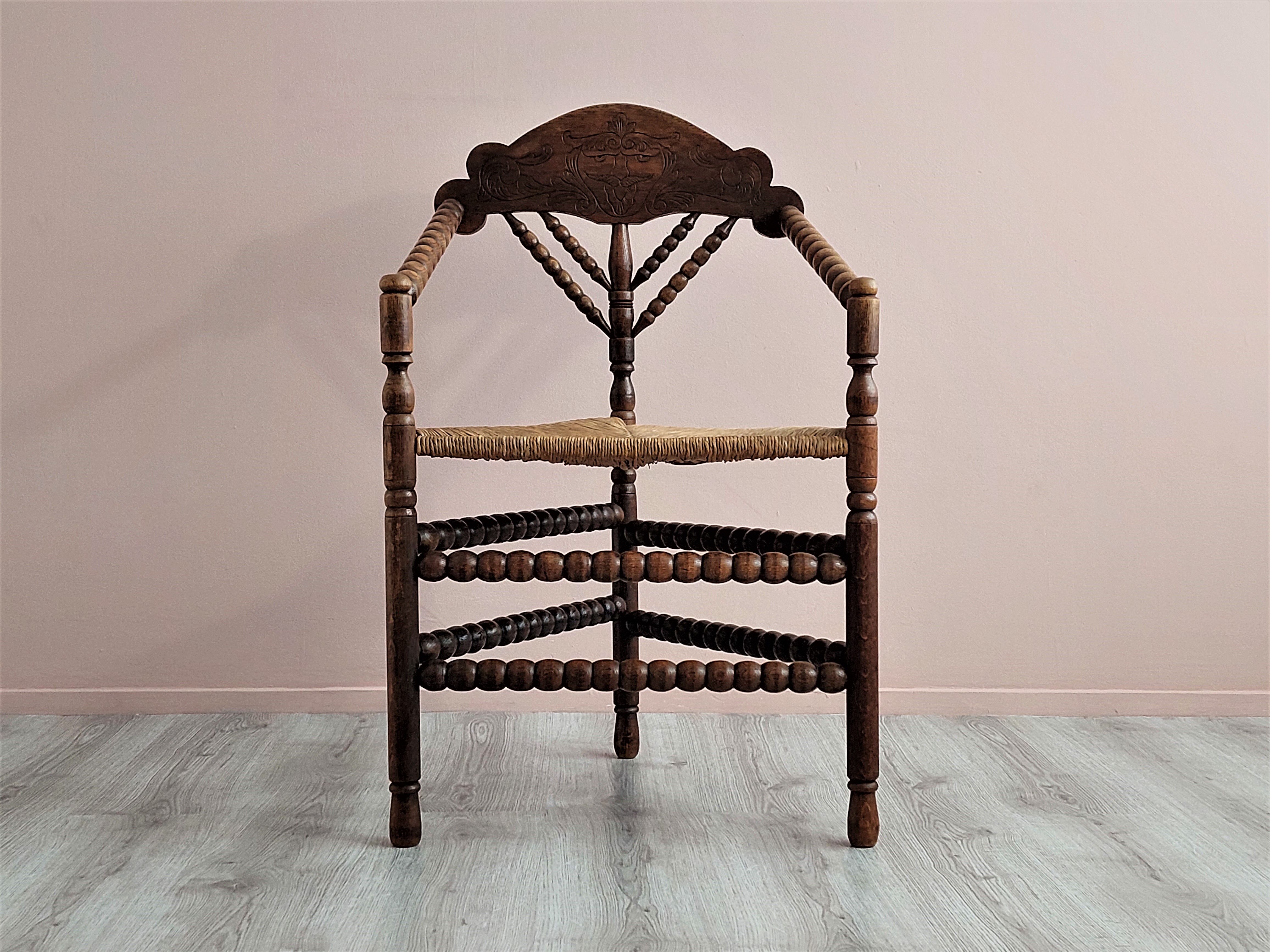 Chaise triangulaire hollandaise Bobbin Turners, années 1900.