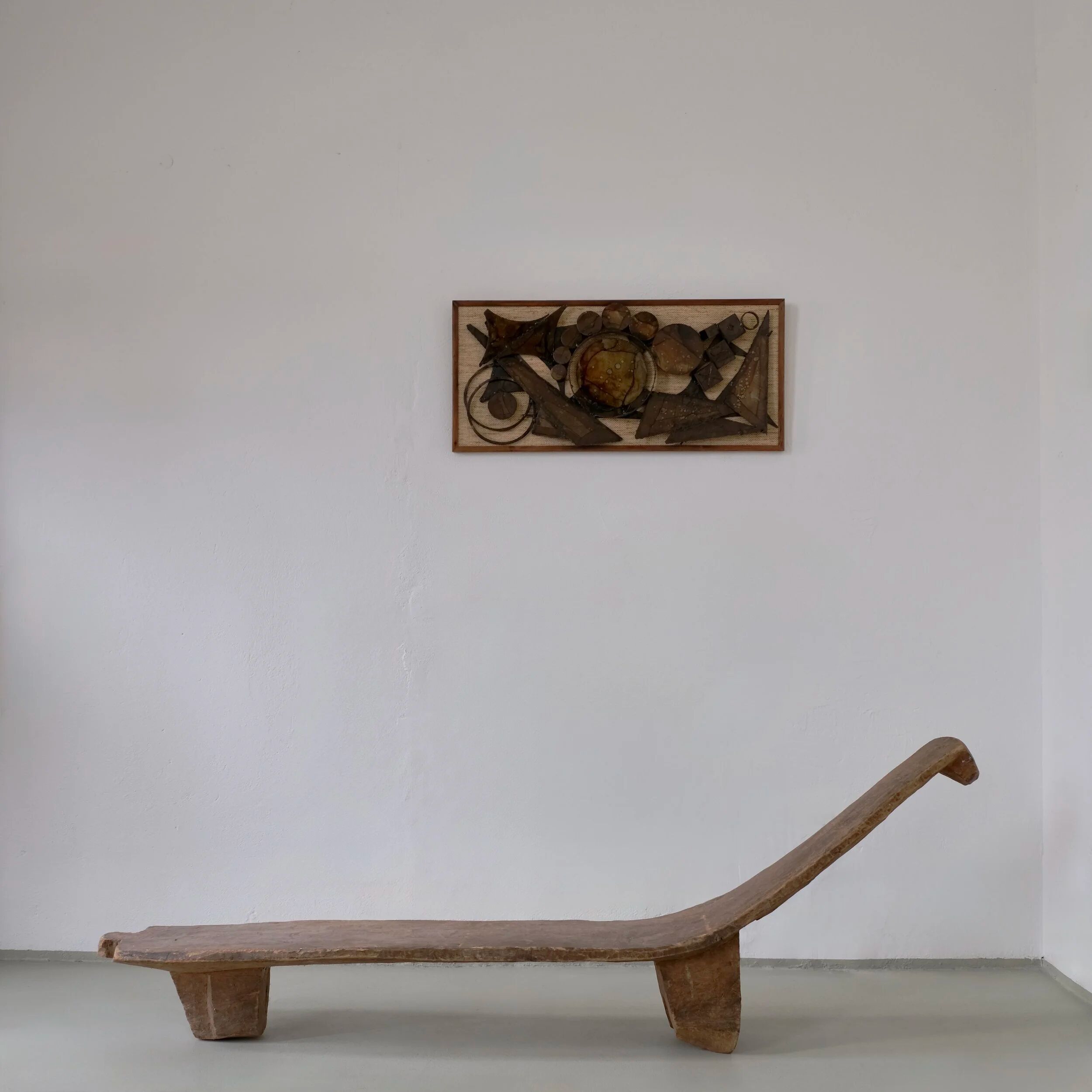Banc africain primitif vintage en bois sculpté