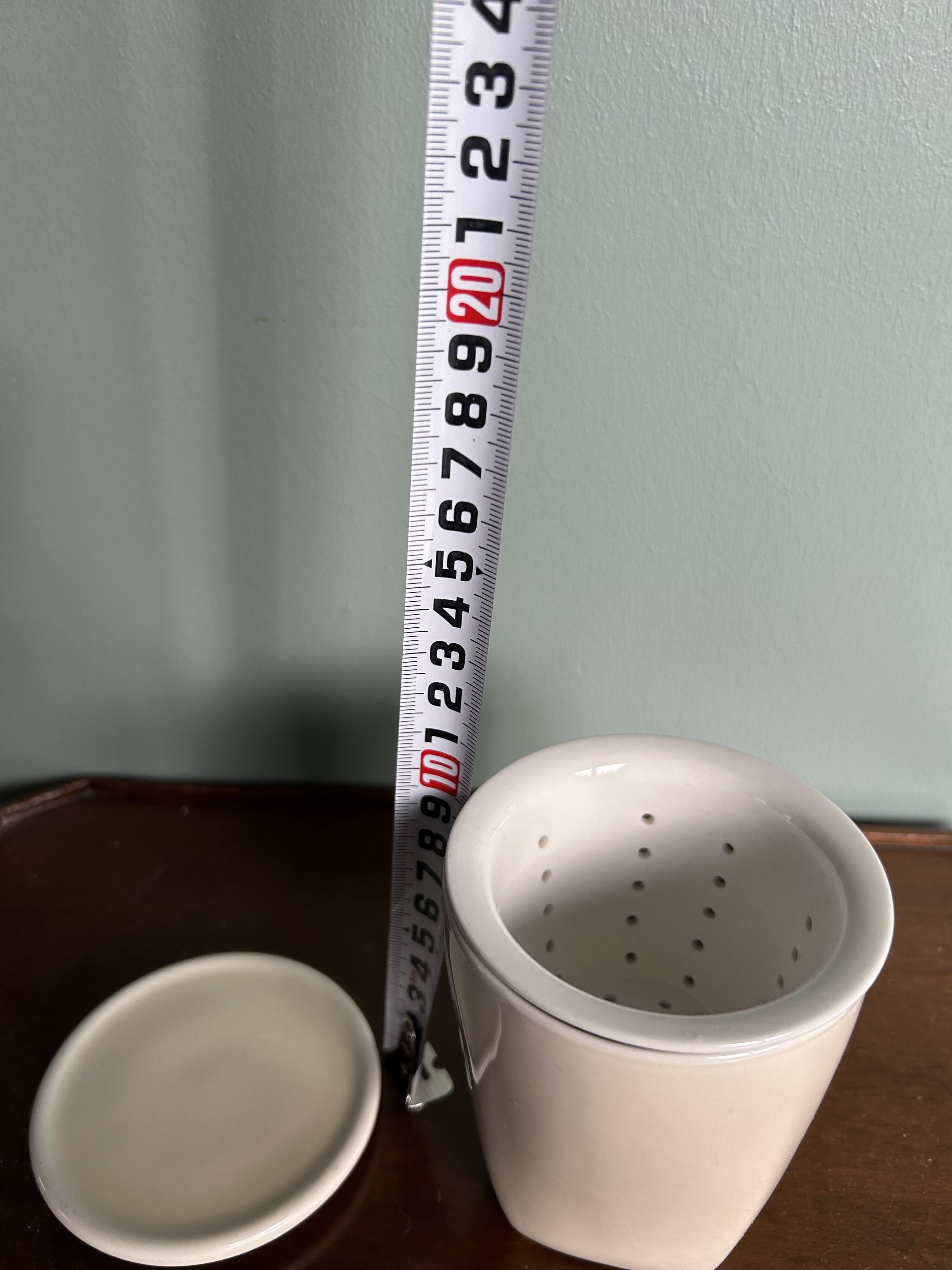 Set of 6 porcelain tea cups by Guy Degrenne.