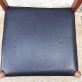 Chaise en teck et skaï noir de style scandinave