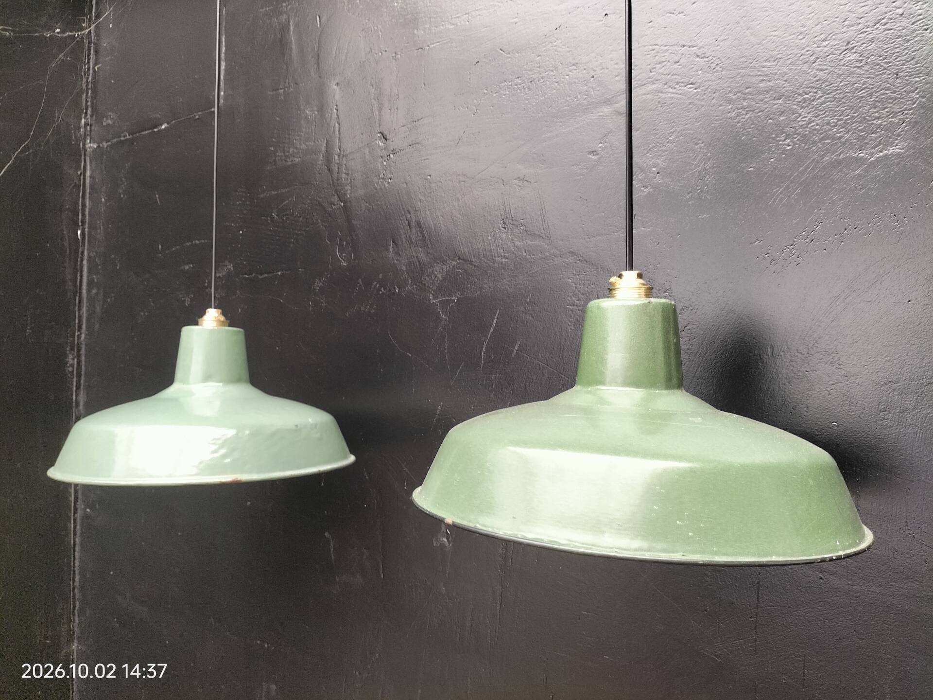 Suspensions enamelled sheets