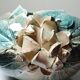 Vase boule décor relief floral en céramique artisanale signé Dina