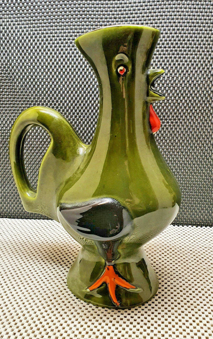 Pitcher in barbotine