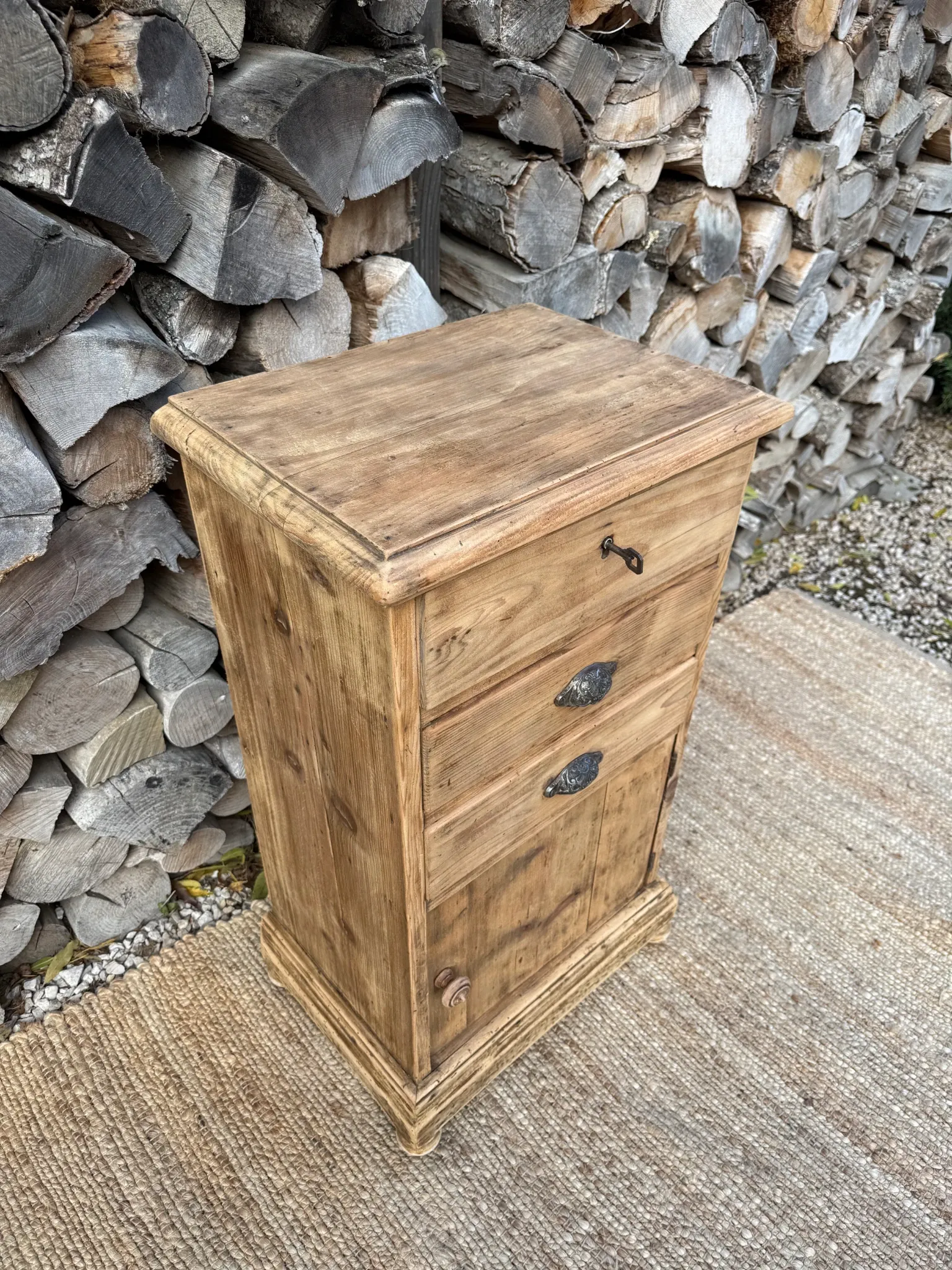 Solid wood chiffonier / Storage furniture