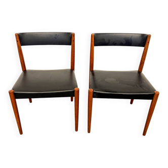 Set of 2 vintage chairs in wood and black faux leather – 1960s Scandinavian style