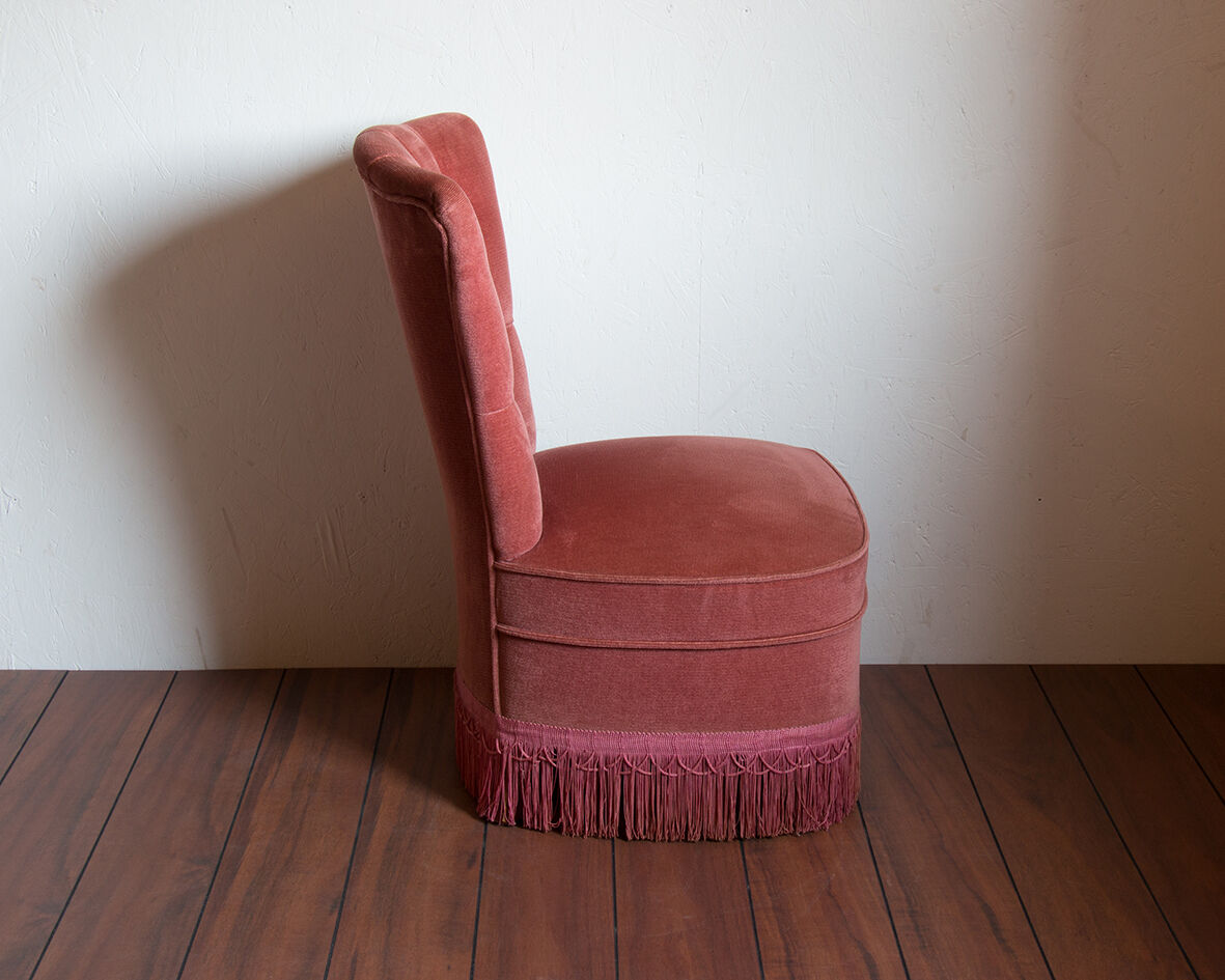 Old pink toad chair
