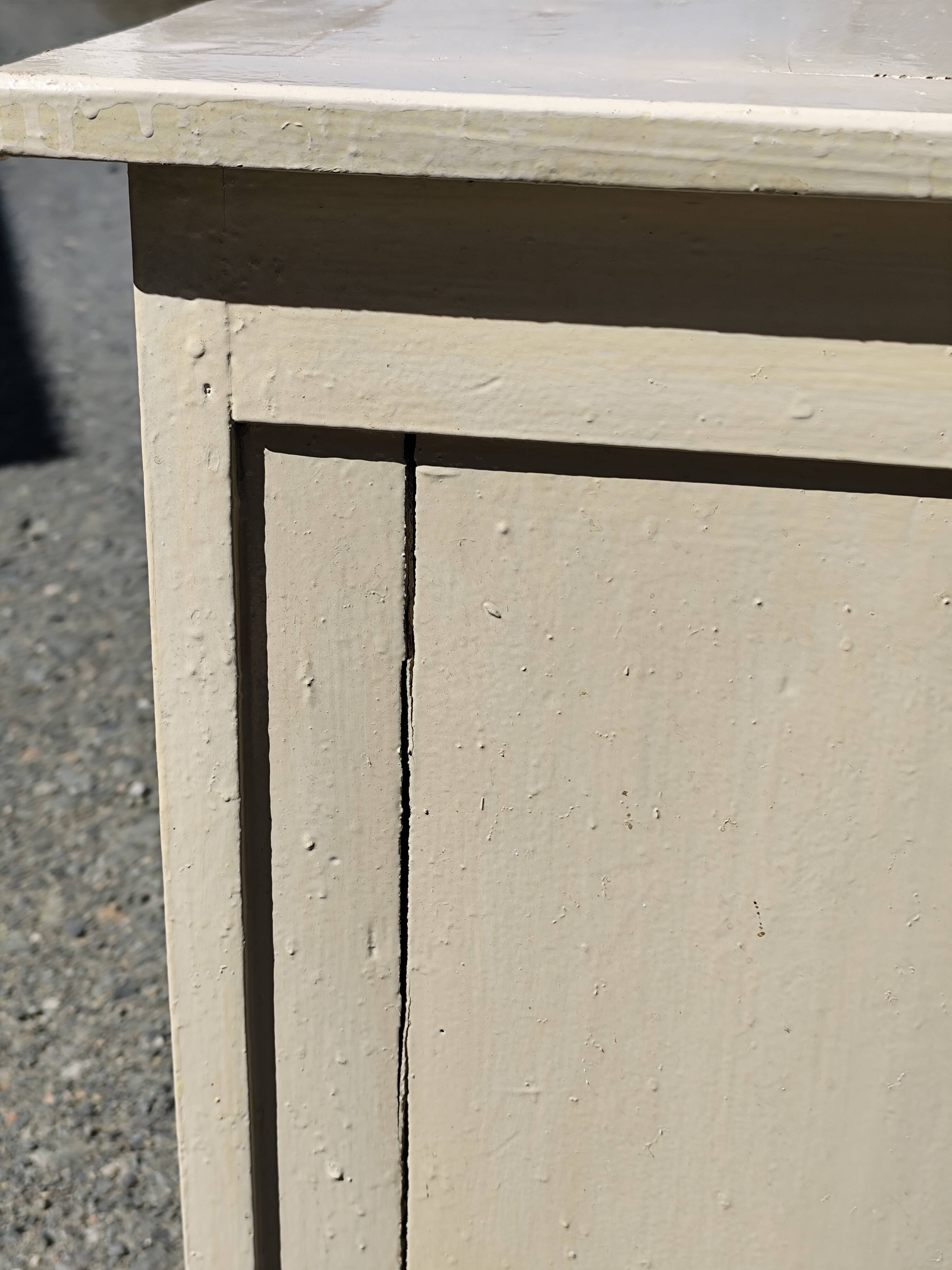 Small Parisian sideboard with one drawer and two doors, white lacquered