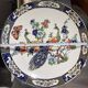 Grand plat à décor de Paons et fleurs XX siècle