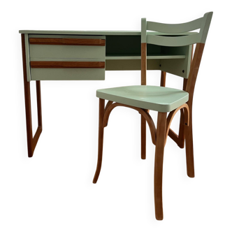Bureau vintage et chaise rénovés avec soin