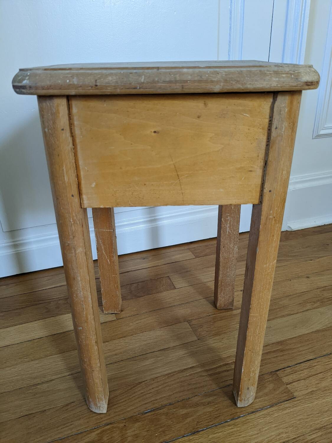 Painter's chest stool
