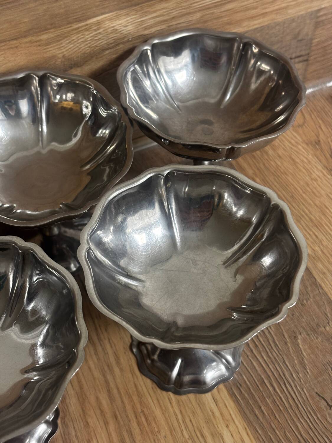 Vintage lot de 5 coupes en inox finement ciselées