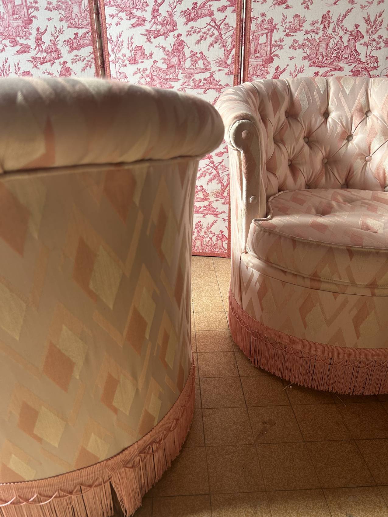 Pair of Hollywood Regency style cabriolet armchairs in satin pink, 1970s.