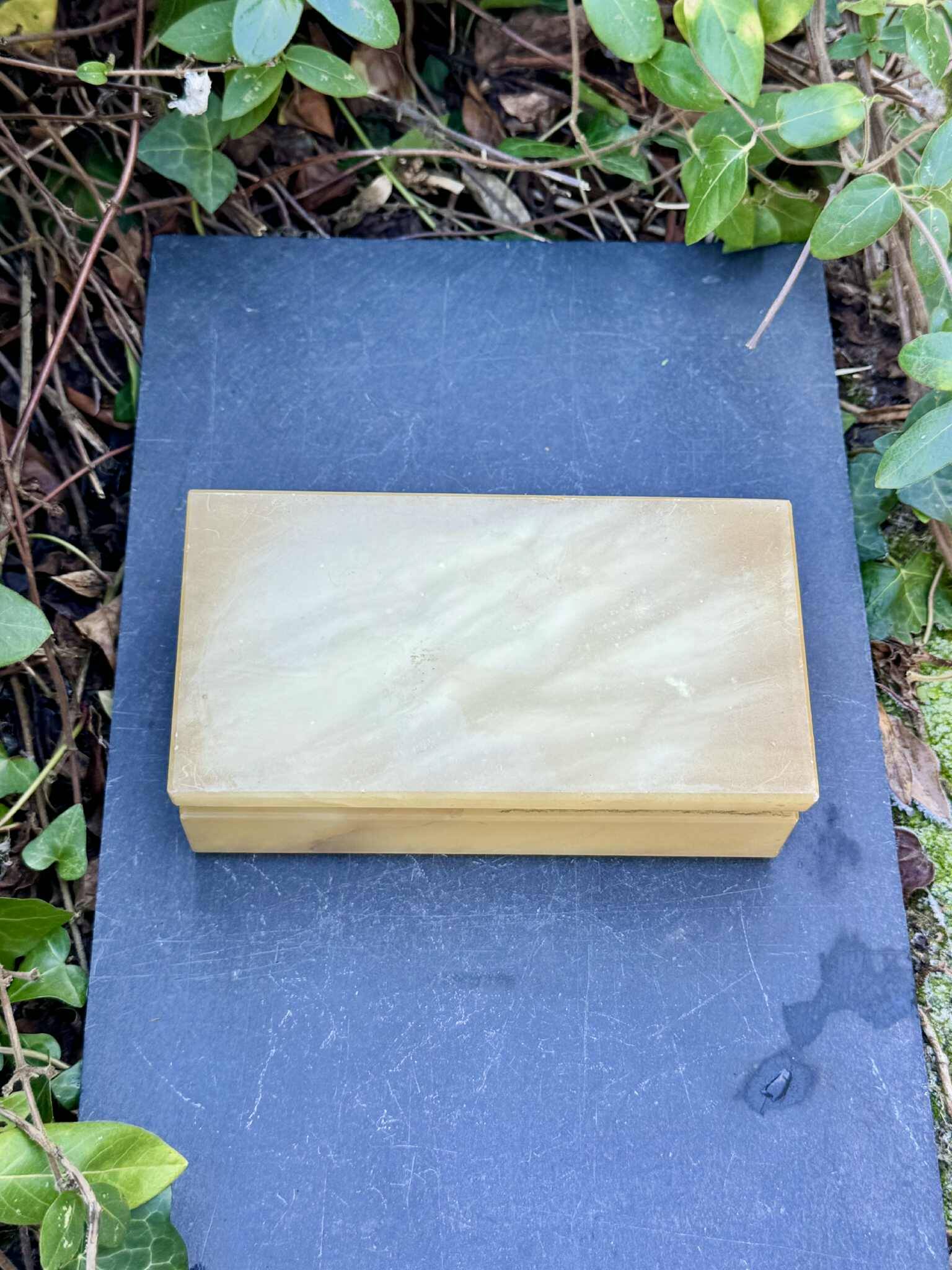 Large onyx trinket box from the 1960s, vintage Italy.