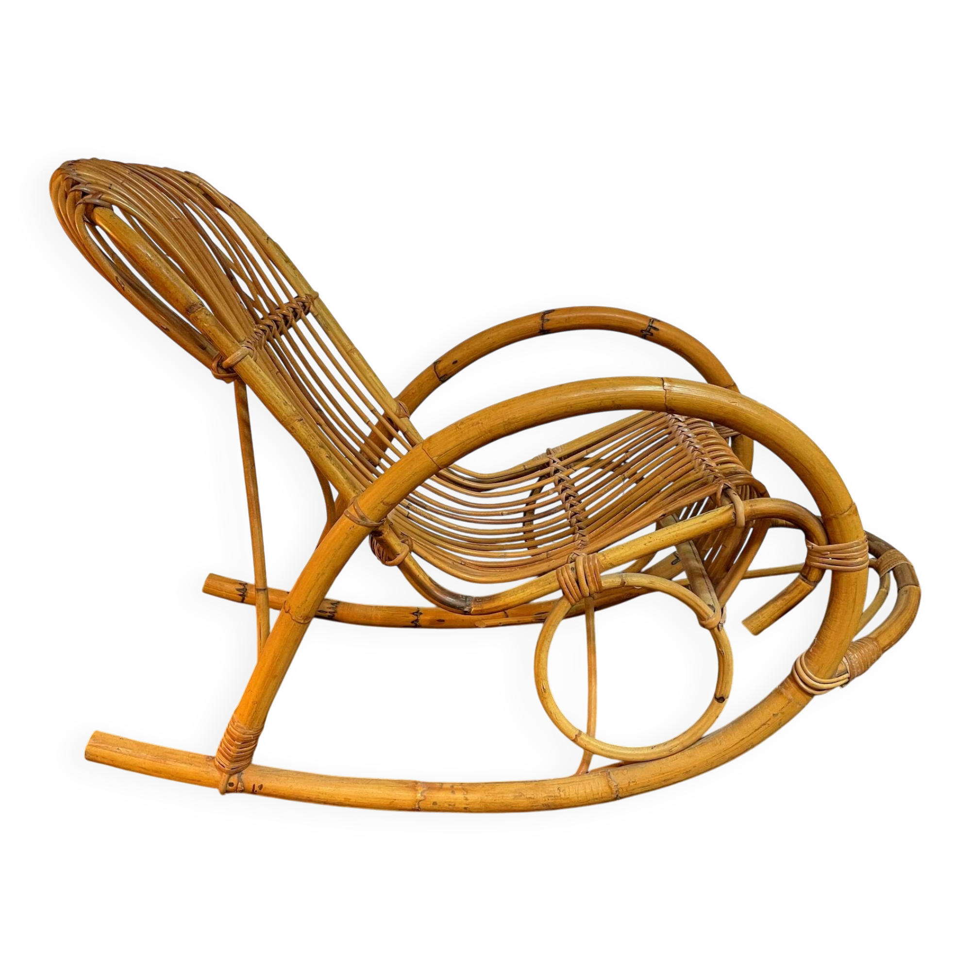 Vintage rocking chair in rattan by Rohé (Holland) from the 1960s.