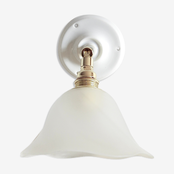Old tulip wall lamp flying