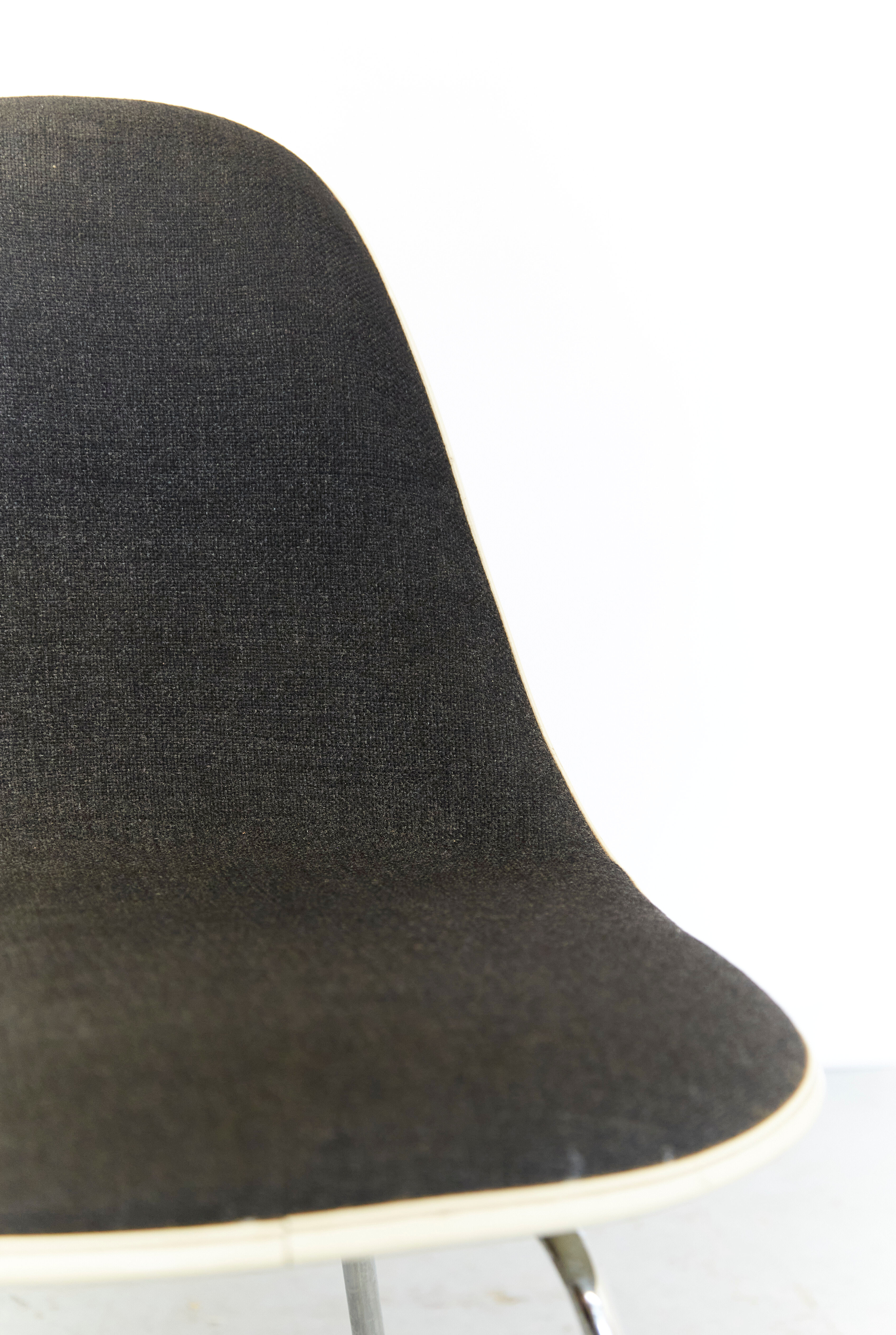 Charles & Ray Eames fiberglass sidehair DSS for Herman Miller Fehlbaum