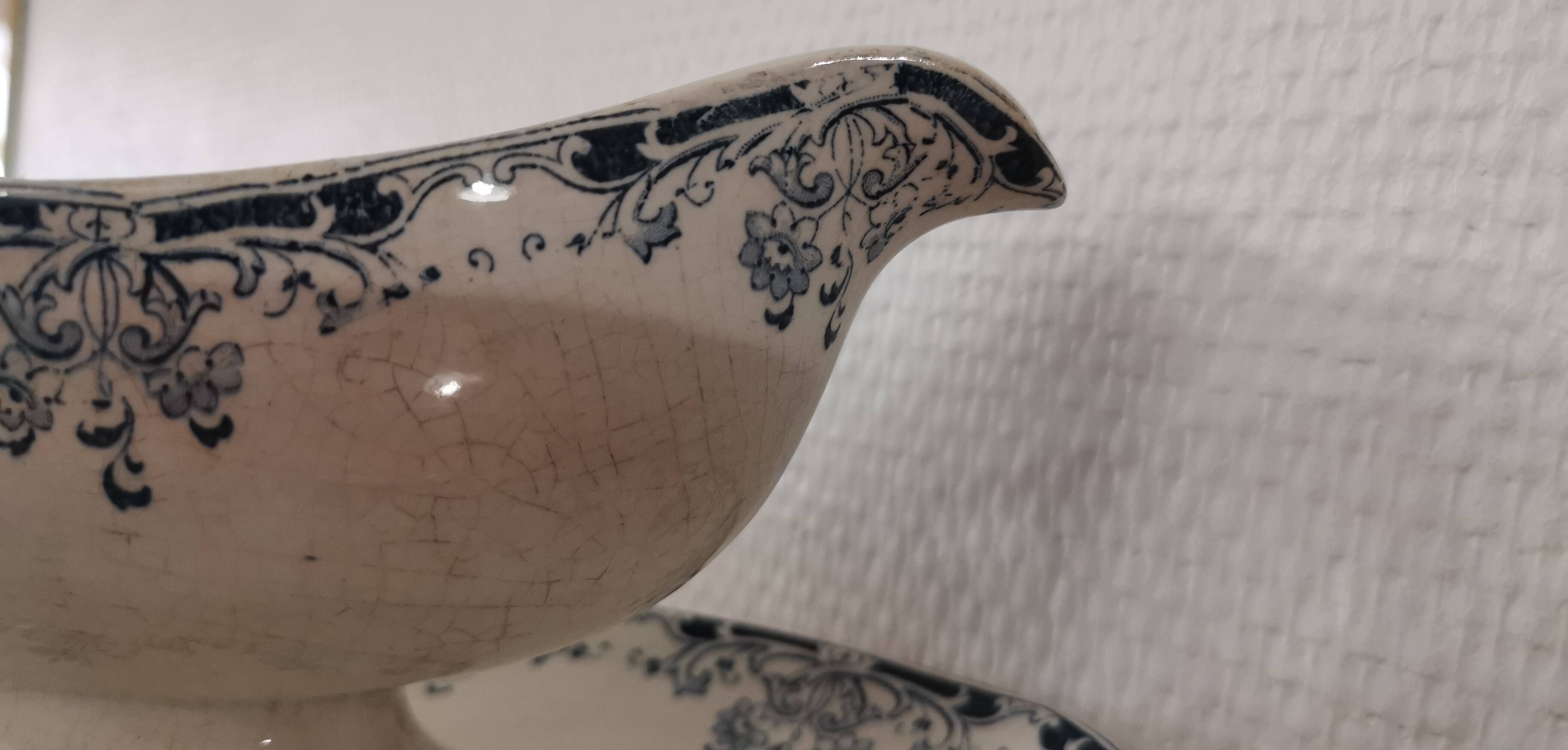 Gravy boat on foot in blue/green iron clay model "Mignon", H & Cie Sarreguemines