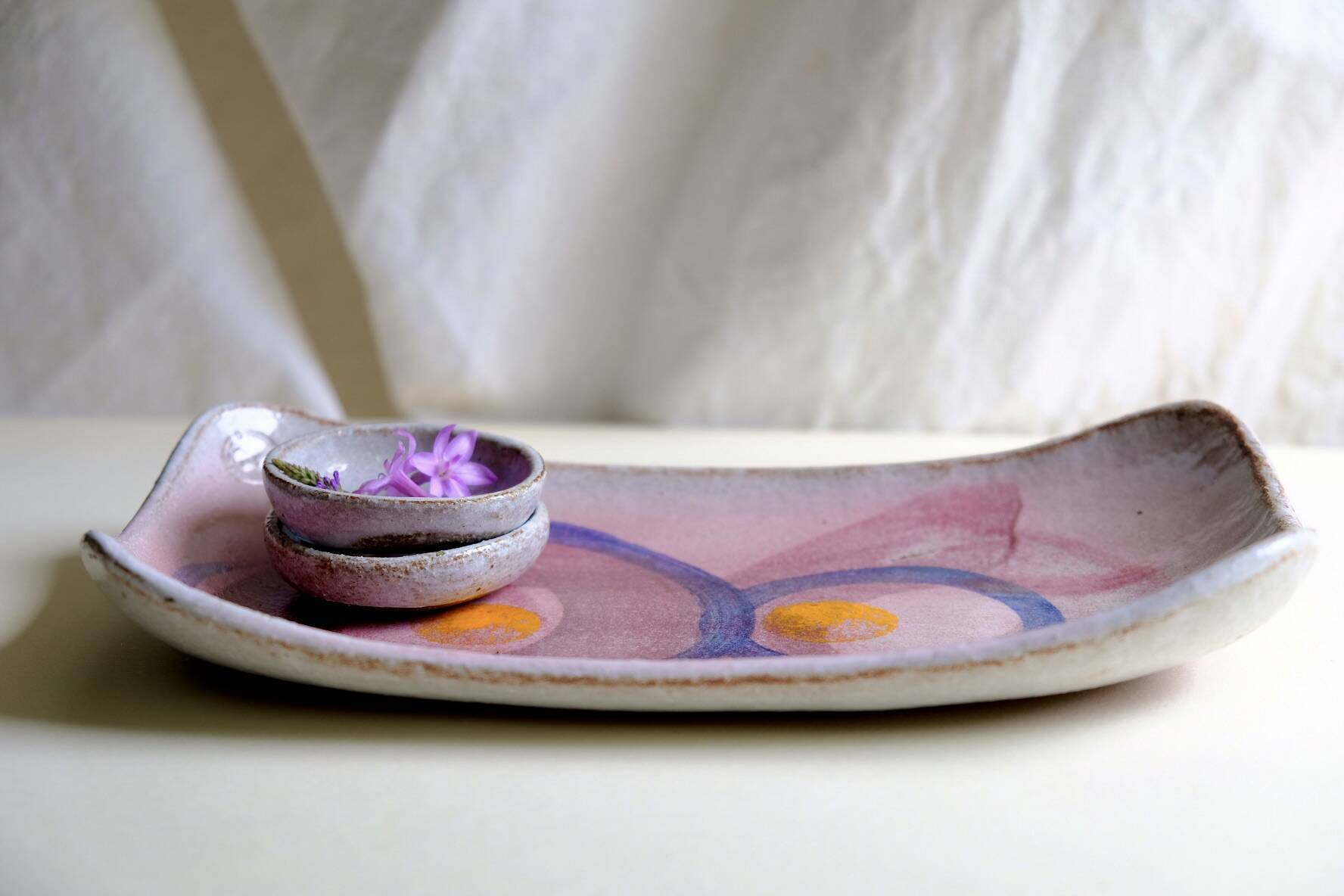 Coupe en grès décor abstrait pièce unique signée années 70/80