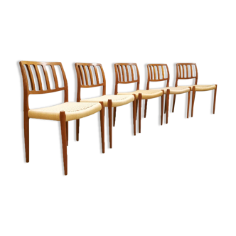 Chaises de salle à manger en teck modèle 83 de Niels O. Møller