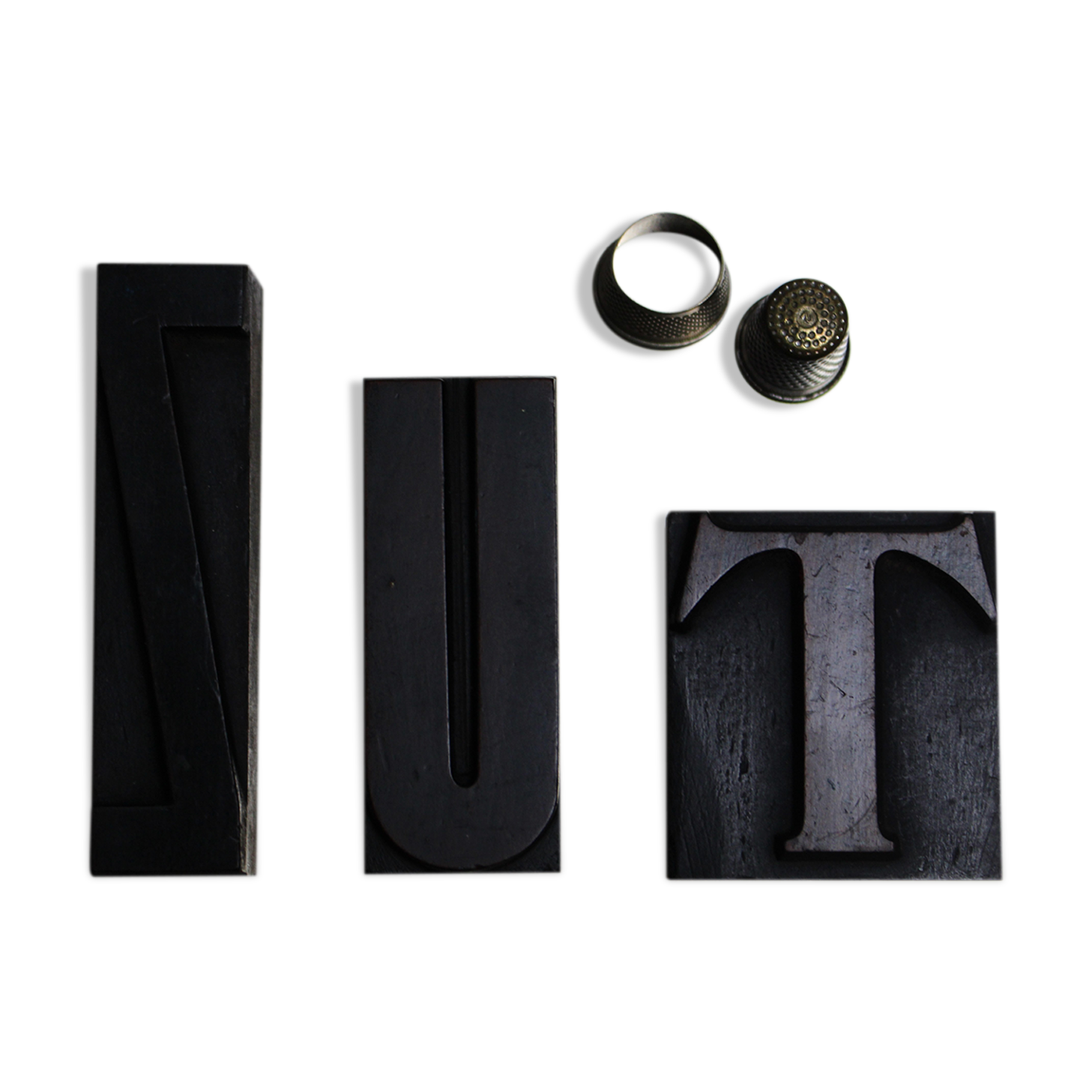 "zut" in wooden printing letters