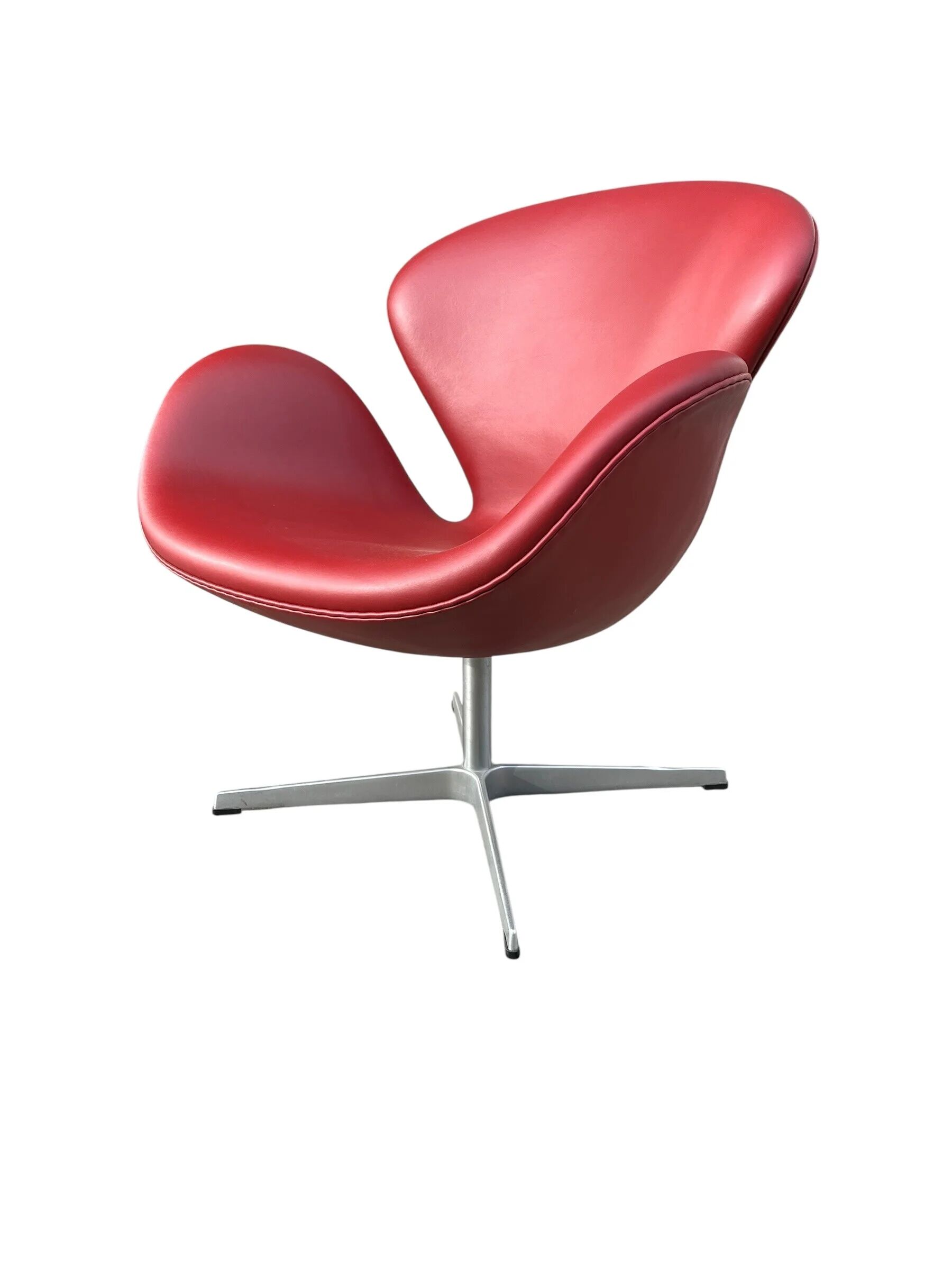 Swan chair by Arne Jacobsen for Fritz Hansen in Indian red leather