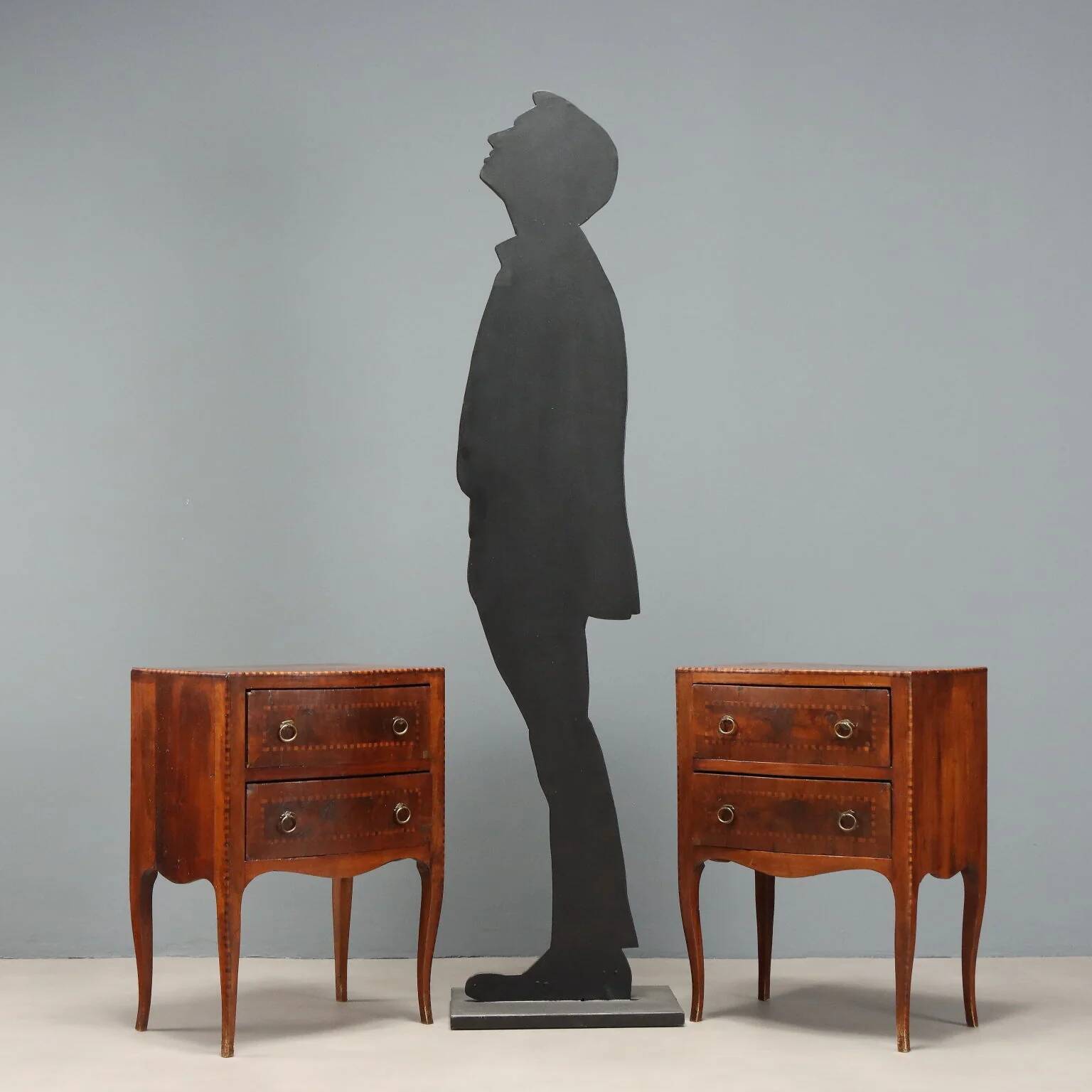 Pair of walnut bedside tables in Barocchetto style