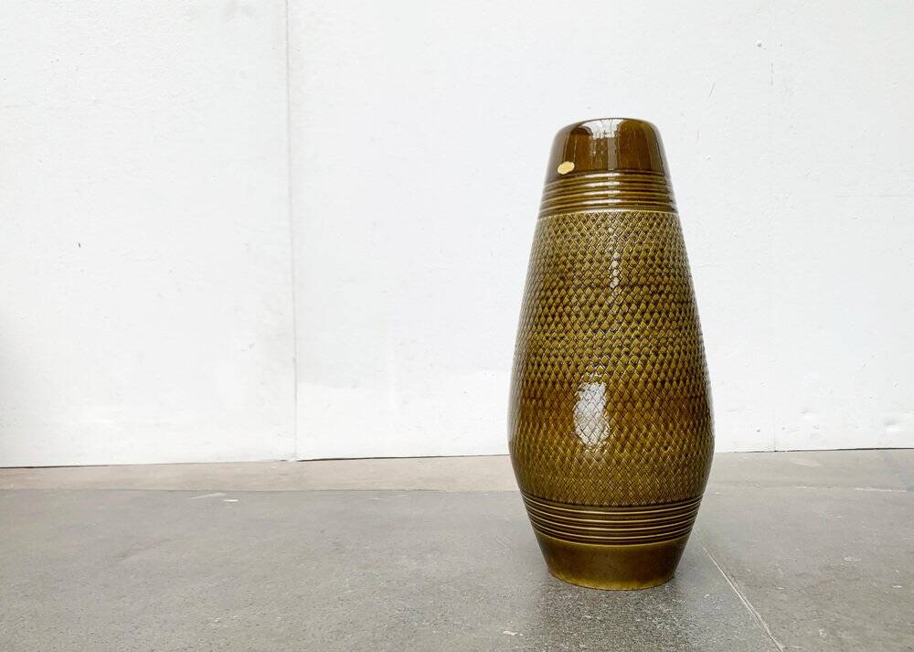Footed vase in West German pottery, mid-century WGP by Bay Keramik, 1960s.