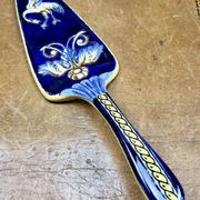 Ancienne pelle à gâteau Gien Renaissance fond bleu 1941/1950