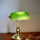 Lampe de notaire opaline verte vintage