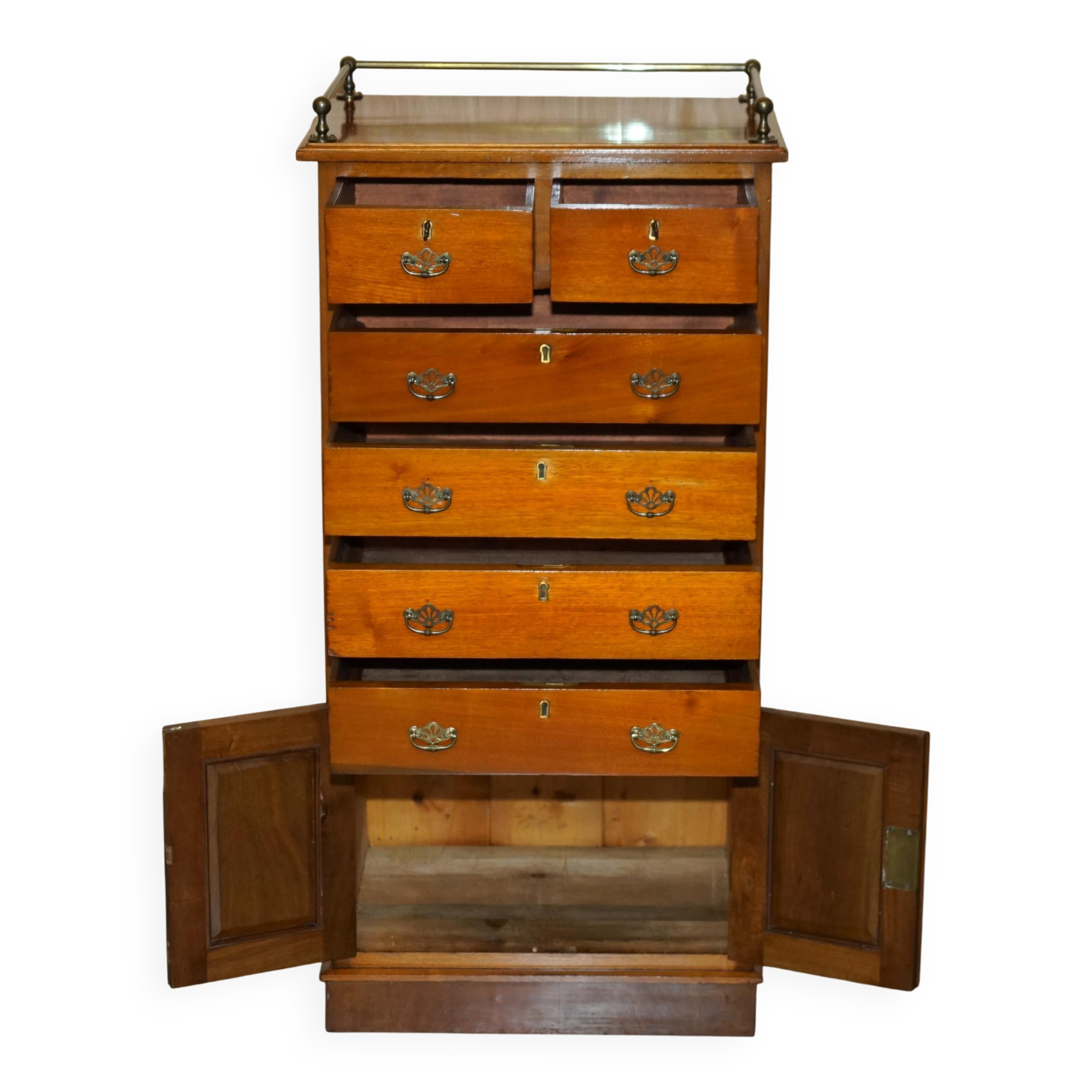 Commode haute victorienne en noyer avec galerie bronzée