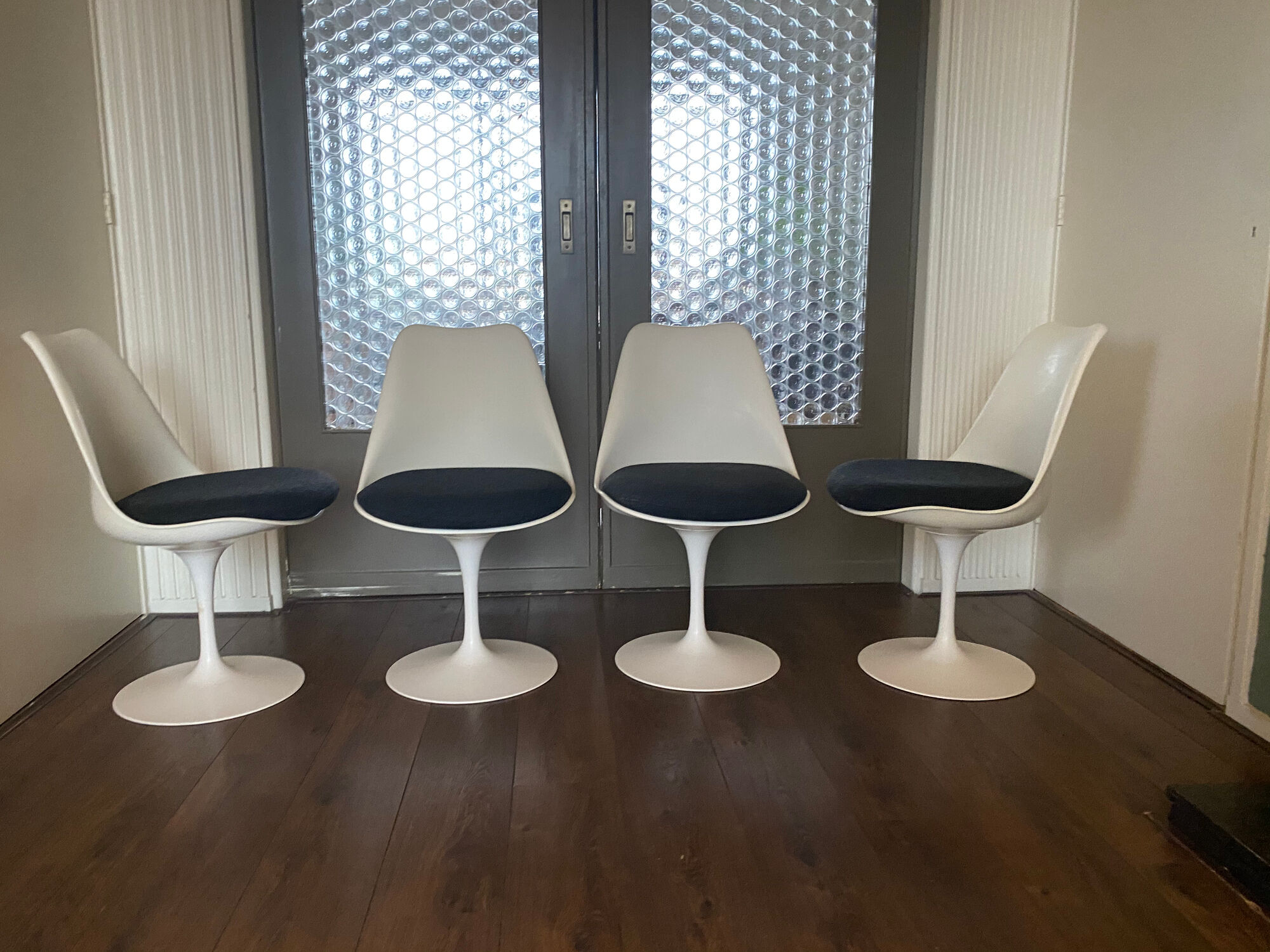 115 Tulip dining chairs by Eero Saarinen for Knoll Inc. / Knoll International