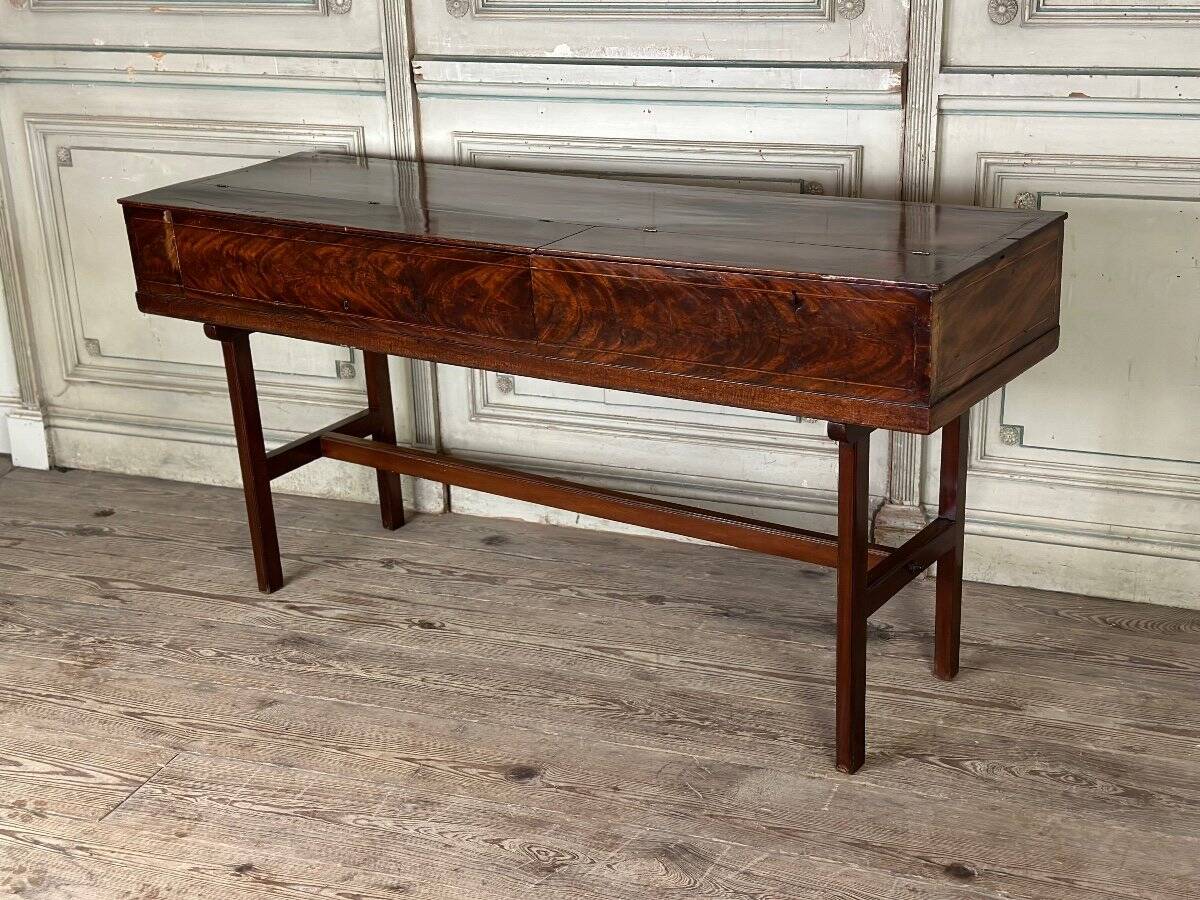 Mahogany piano table, J Jenkinson in London, before 1780.