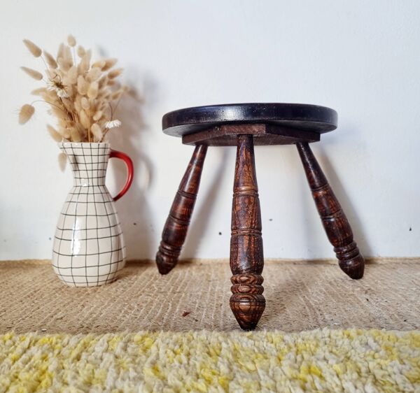 Petit tabouret tripode brutaliste en bois tourné – Vintage années 50/60