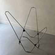 fauteuil design papillon en chrome et cuir noir