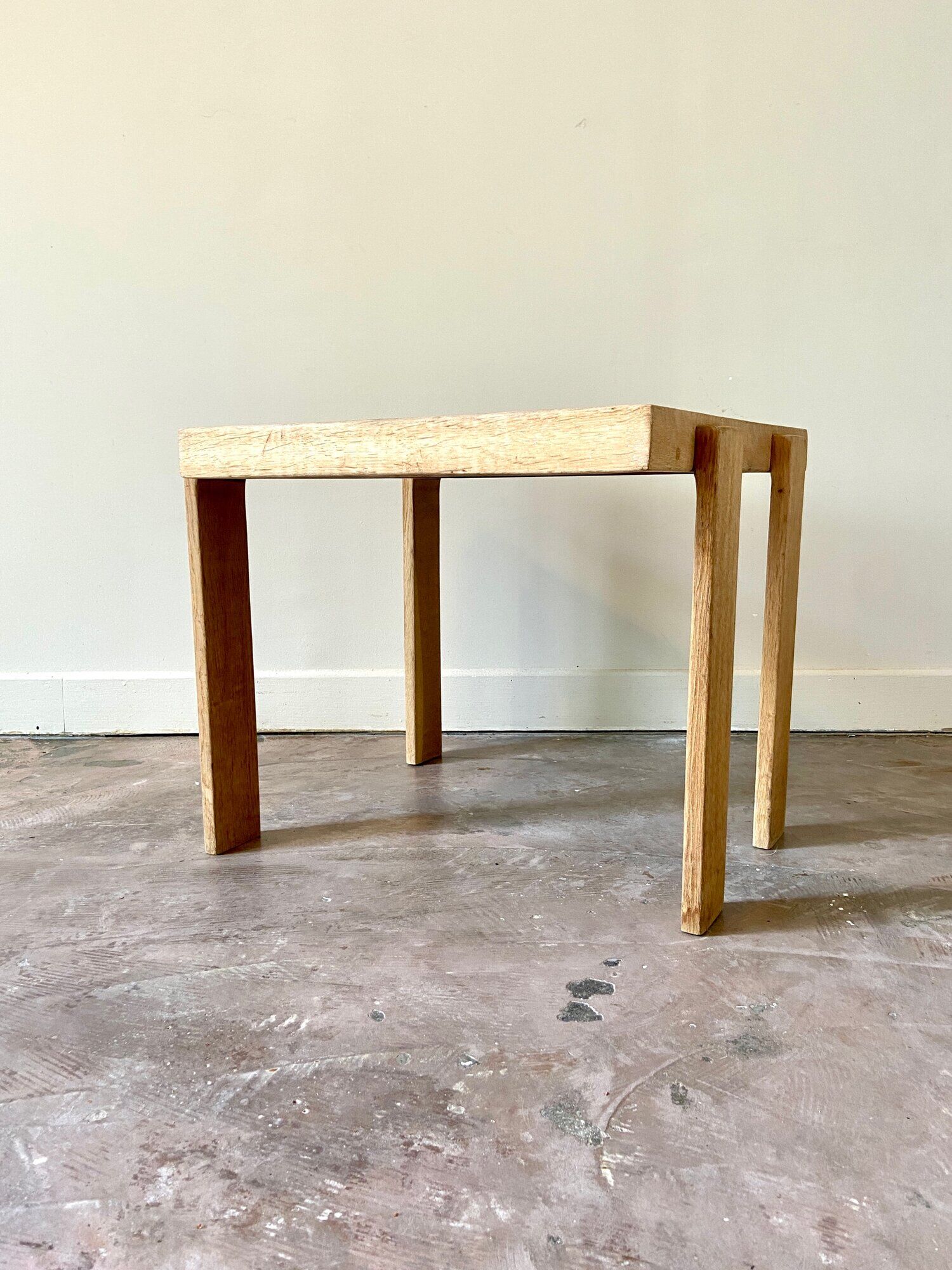 Table basse en bois clair et céramique émaillée 4 x 49,5 cm