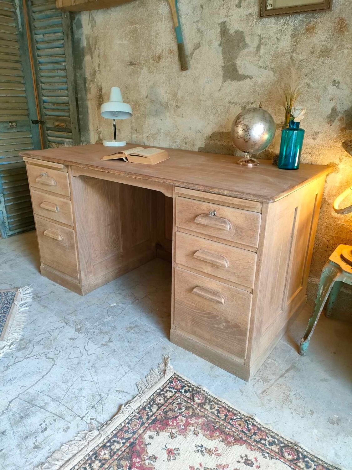 Big desk