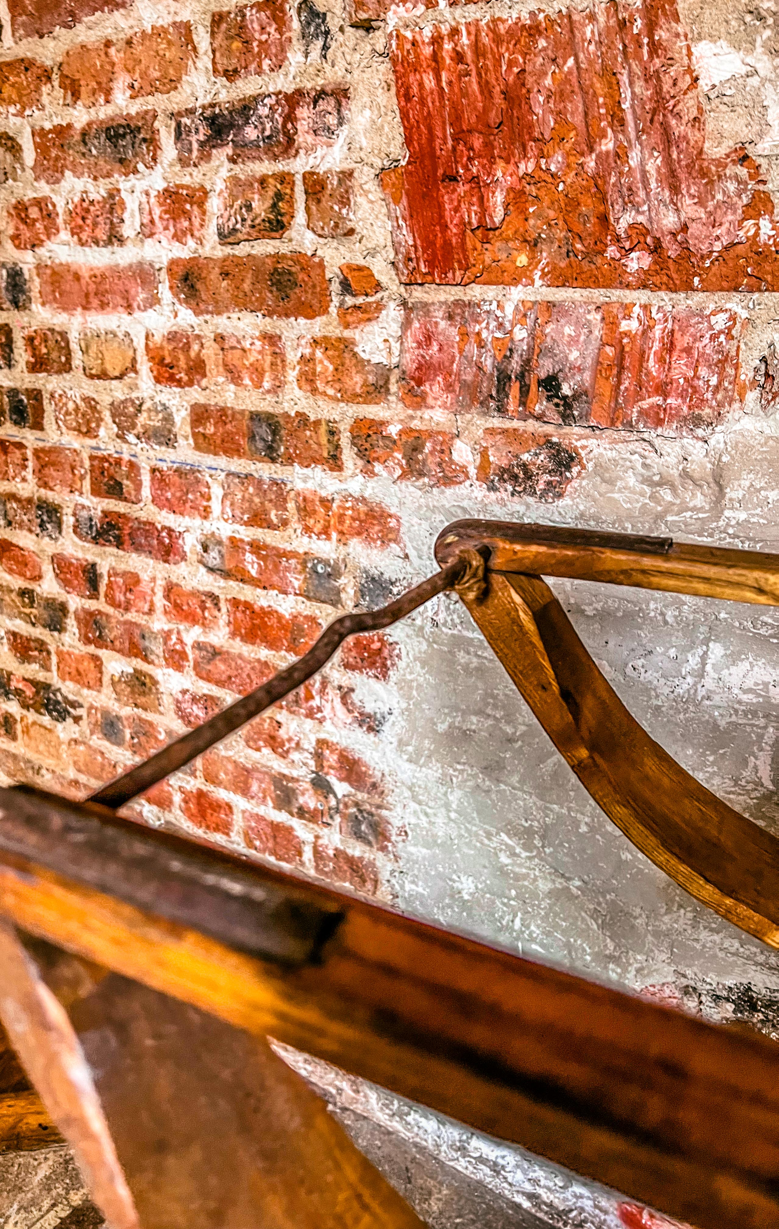 Old sledding decoration chalet La Hutte