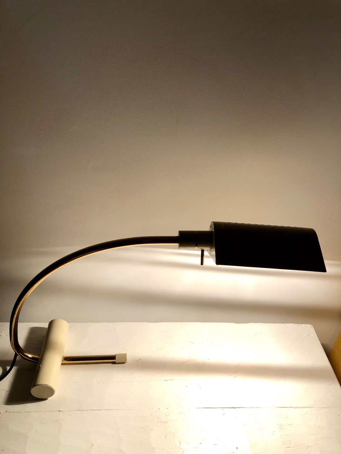 Vintage Italy brass articulated desk lamp.