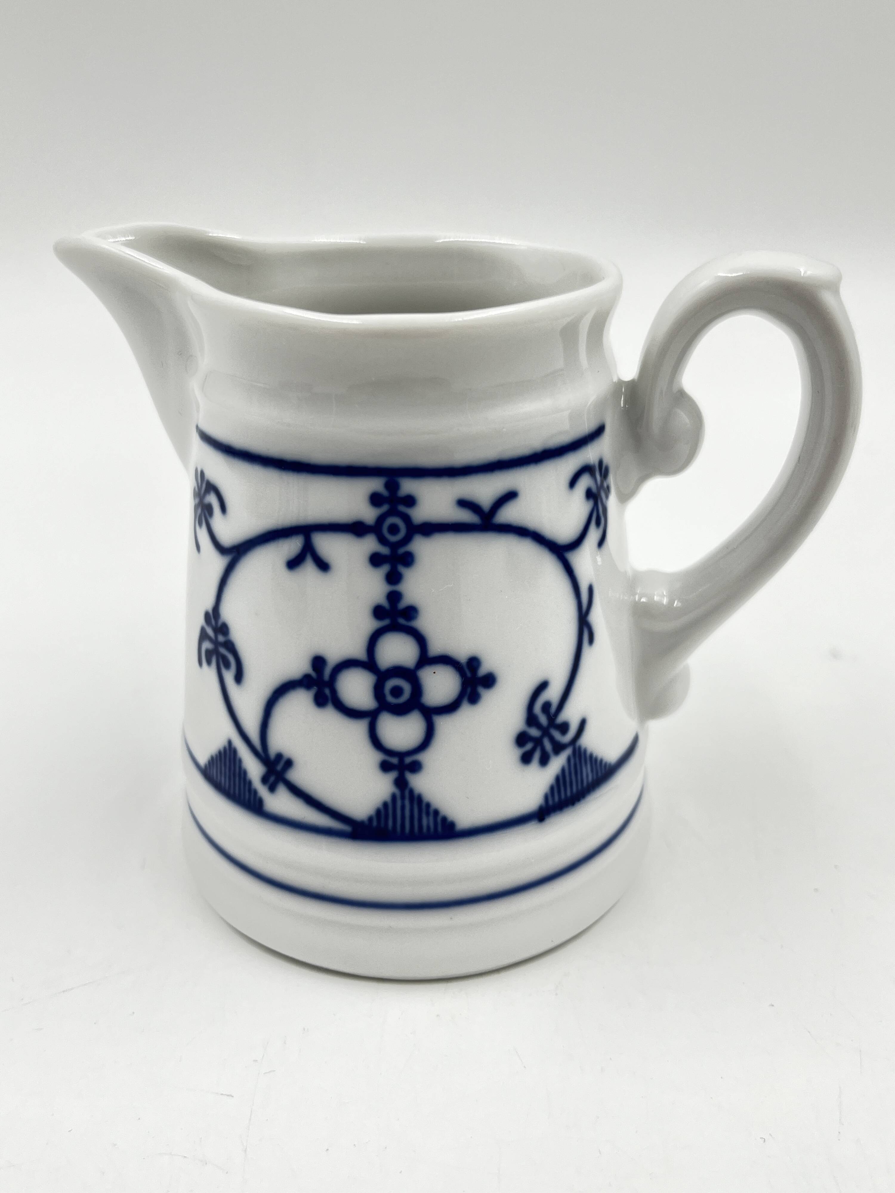 Set of 4 winterling cups, milk jug and sugar bowl