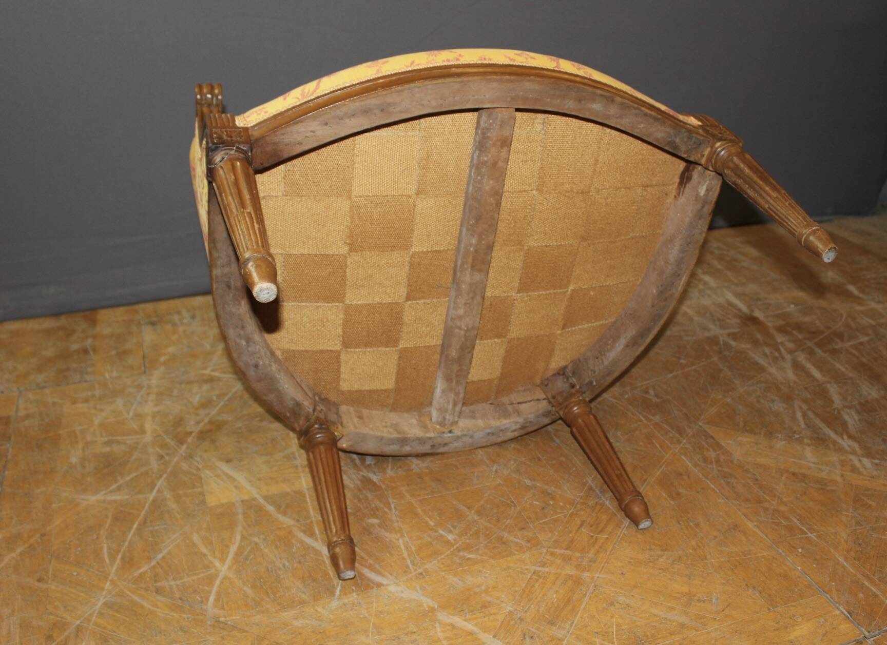 Pair of Louis XVI Bergères in walnut, late 18th century.