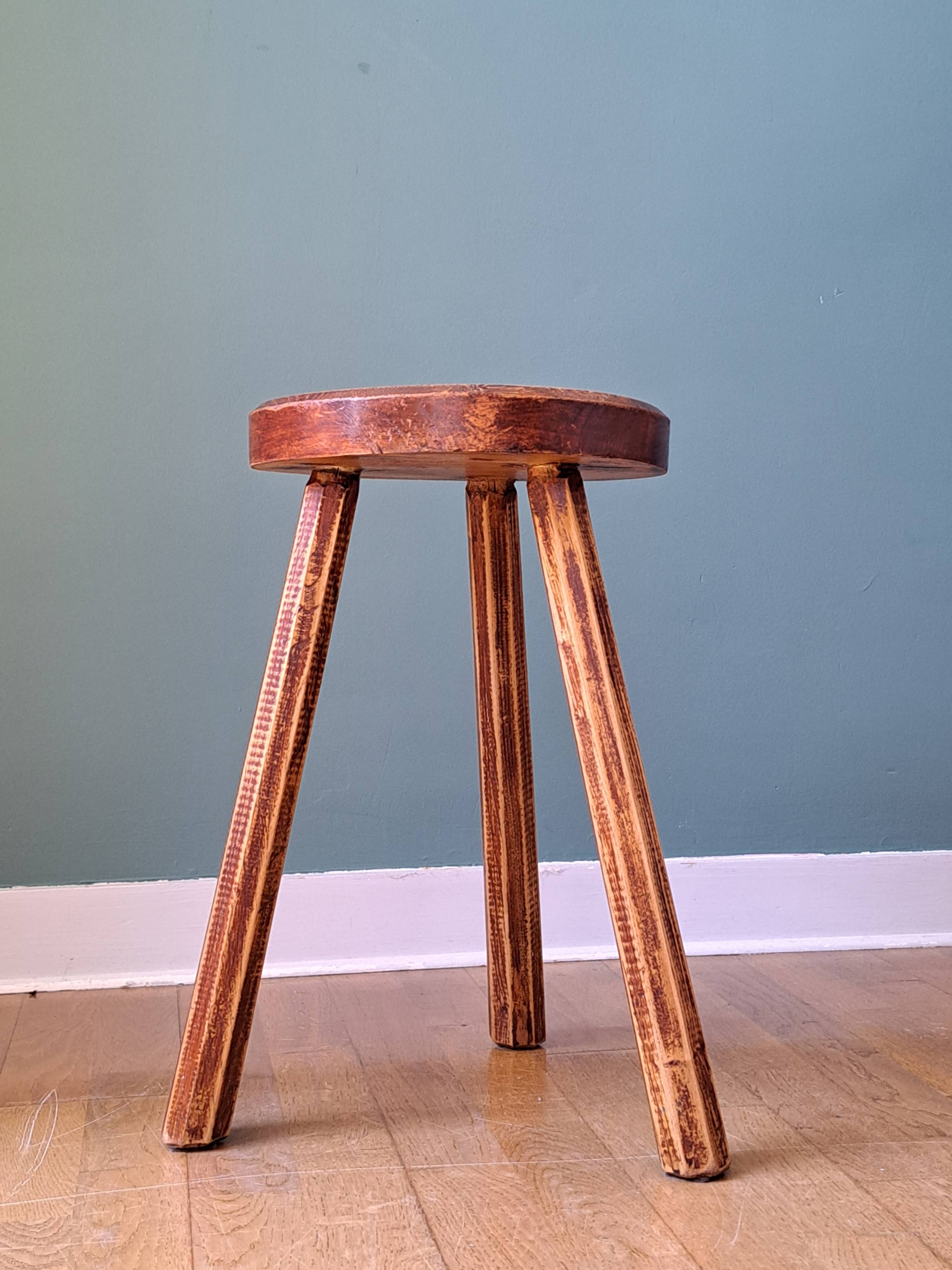Tabouret tripode