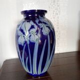 Betschdorf - Grand Vase aux Iris en grès émaillé bleu cobalt